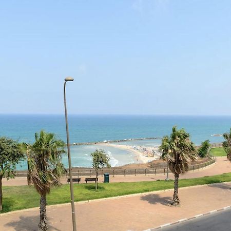 Stylish & Spacious 3 Bedroom Apartment By The Sea Нетанья Екстер'єр фото