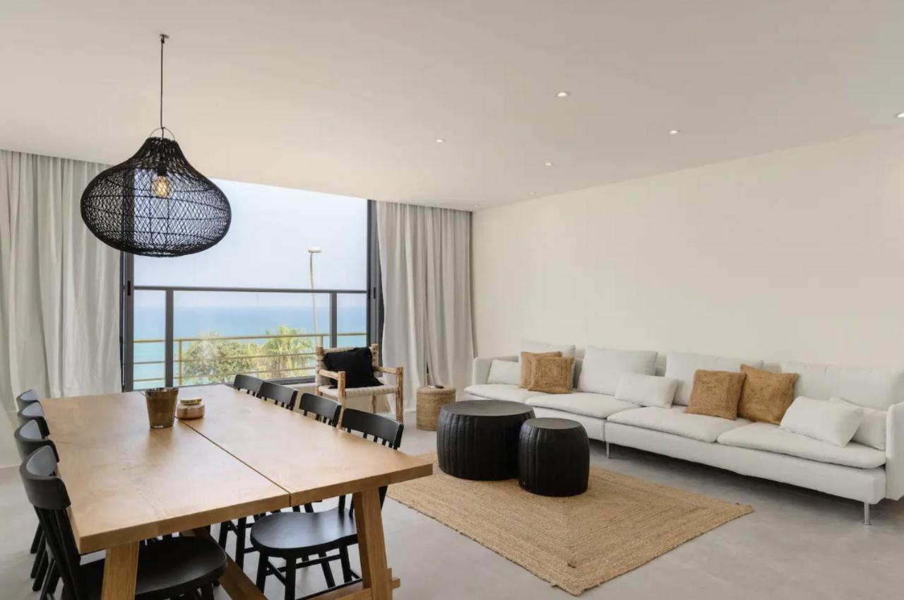 Stylish & Spacious 3 Bedroom Apartment By The Sea Нетанья Екстер'єр фото