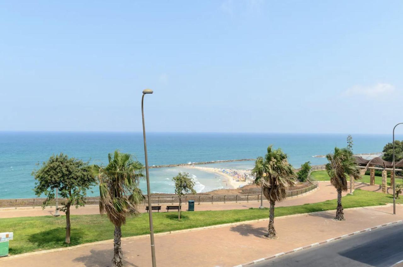 Stylish & Spacious 3 Bedroom Apartment By The Sea Нетанья Екстер'єр фото