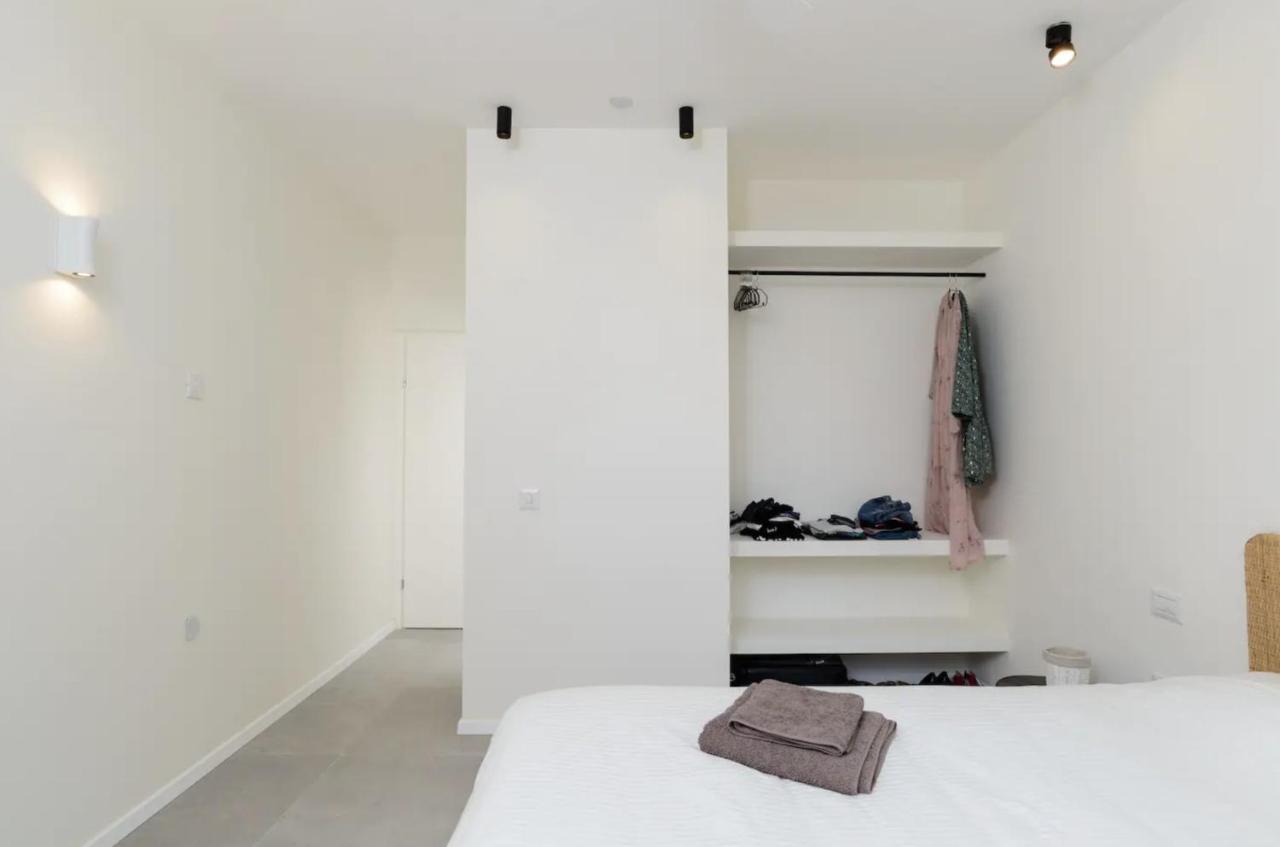 Stylish & Spacious 3 Bedroom Apartment By The Sea Нетанья Екстер'єр фото