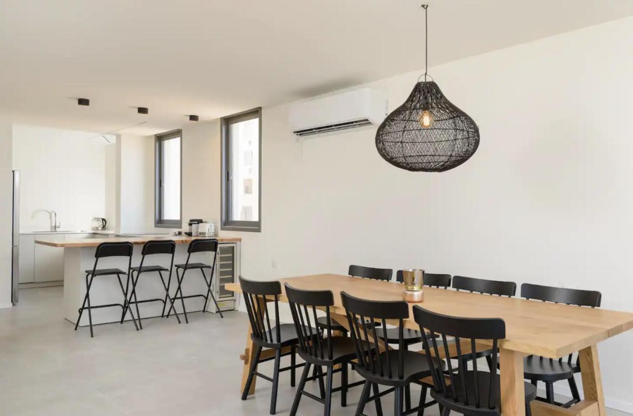 Stylish & Spacious 3 Bedroom Apartment By The Sea Нетанья Екстер'єр фото